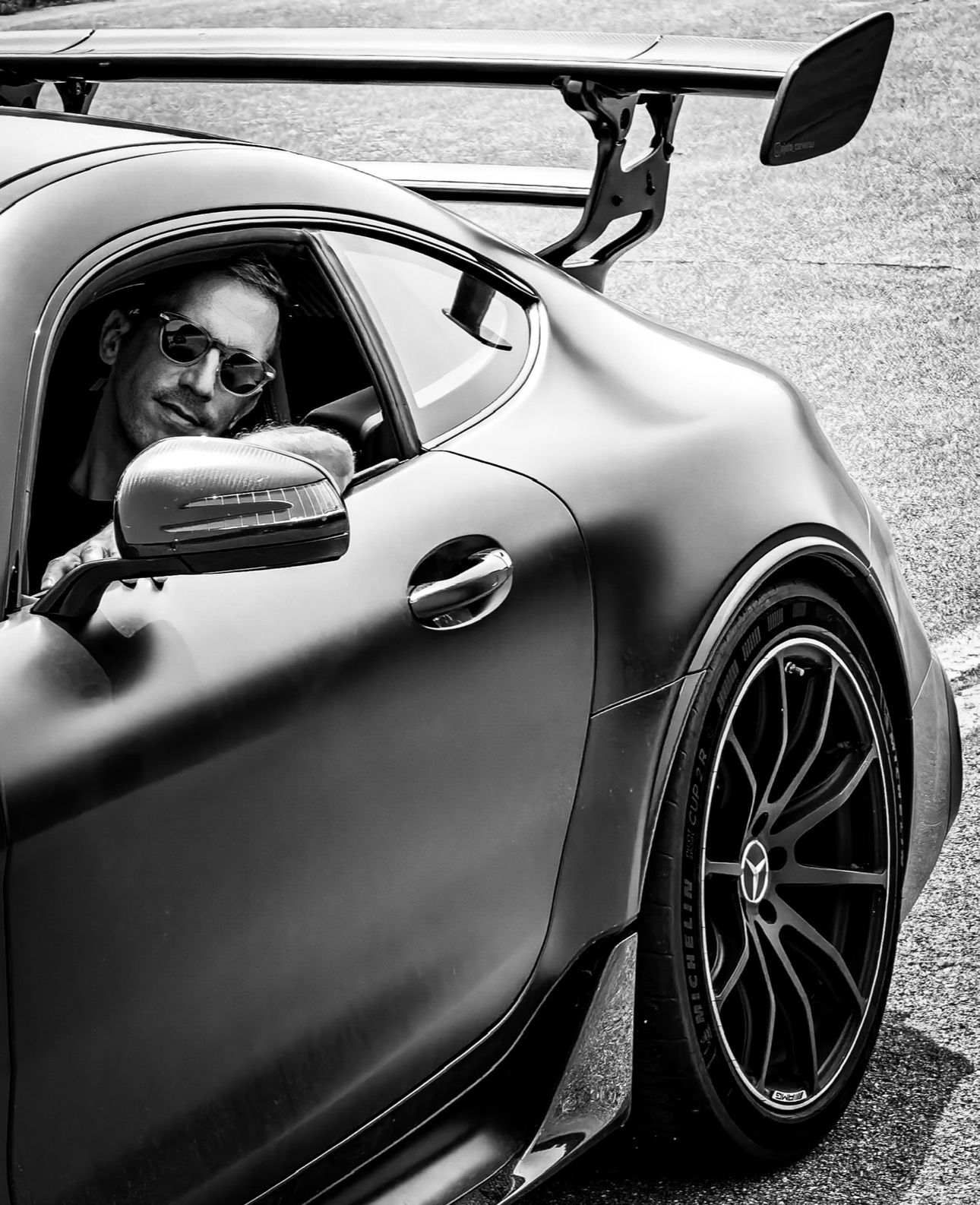 Saša Kapetanović v avtomobilu